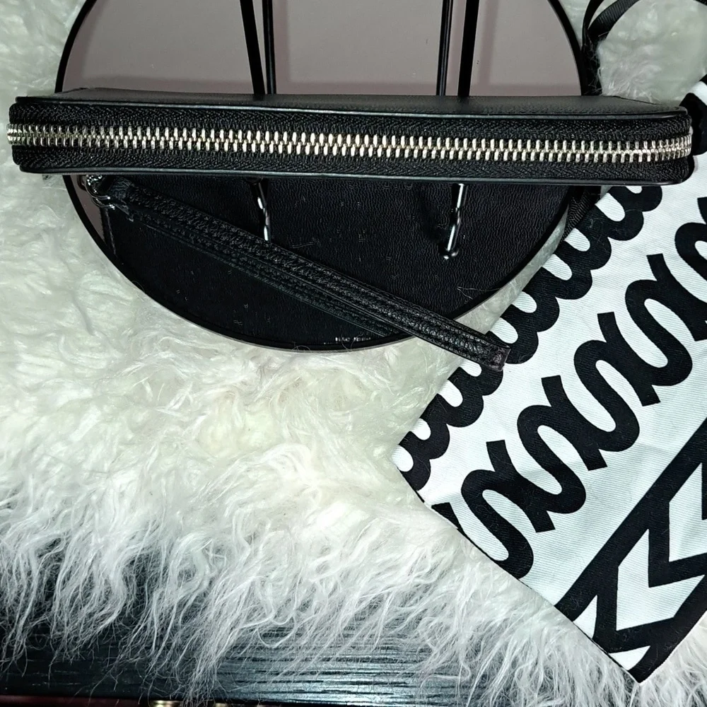 Marc Jacobs NWOTs The Slim Continental Wristlet Wallet